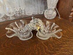Üveg kínáló / asztalközép / üveg tál / tálka szőlő mintás fém fogóval