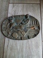 Patinás régi bronz domborműves tálka (16x10,5 cm)
