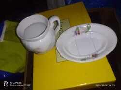 Oblatt jelzésű porcelán csésze és szappantartó