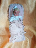 Vintage, magyar kerámia pólyás baba az ötvenes évekből. Ma már ritkán fellelhető.