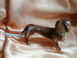 Hollóházi porcelán tacskó kutya figura, ritkább színben