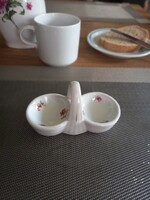 Porcelán fűszertartó – kancsó forma piros virágmintával