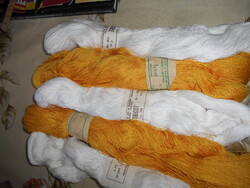 Varrónői hagyaték  nagy (50 g)  hímzőfonal - sárga fehér színekben-az ár 1 motringra vonatkozik