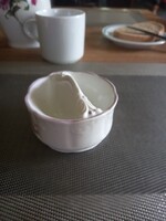 „Pista és társai” – díszes szélű, mélyített porcelán sótartó