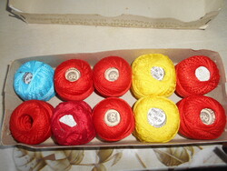 Varrónői hagyatékból  10 db PERLÉ színtartó mercelezett hímző fonal vegyes színek