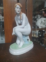Zsolnay Pajzspecsétes Kézi Festett Térdeplő Női Akt Porcelán Figura.22.5 cm.