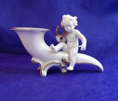 Bőségszaru puttóval, kezében aranypatkóval. Metzler és Ortloff porcelán. Ritka, hibátlan.