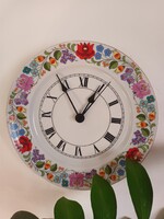 Gyönyörű Kalocsai kézzel festett porcelán falióra, működő óraszerkezettel