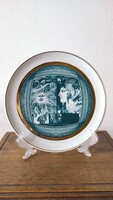 Szász Endre Hollóházi aranyozott porcelán tányér ritka zöld színben. Falitányér dísztányér 20cm