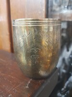Régi XIX.Század Barokk,Monogramos Kartus Gravírozott 1846-1896 Réz Emlékpohár.7.5 cm.