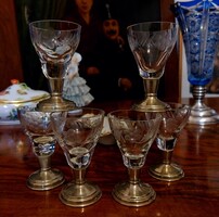 Biedermeier  Likőrös Talpas poharak  Csiszopt üveg & Alpakka talpazattal  ..Alpakka jelzéssel