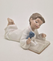Lladro Nao kisfiú könyvet olvas a kutyájával 18cm