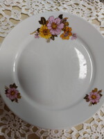 Alföldi dáliás porcelán süteményes tányér, dália mintás, sárga és rózsaszín virággal