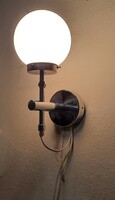 Art Deco krómozott vas falikar, fali lámpa, tejüveg búrával