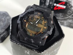 Újszerű Casio G-Shock GA-700RC-1A dobozzal, papírokkal
