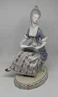 Hollóházi porcelán kottát olvasó nő!