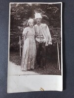 Régi fotó-képeslap Díszmagyarba öltözött pár – fotó Bugesch Lajostól, 1920–30-as évek