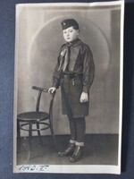 Régi fotó Magyar cserkészfiú portréja Horthy-kori egyenruhában – 1940, műtermi fotó