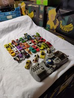 Eladó 35db Hot Wheels és egy kilövő