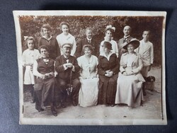 Antik fotó Három generációs családi portré 1917. IX. 30. köztük férfi tengerészkabátban