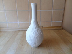 Kaiser M.Frey rózsás mintázatú fehér biszkvit porcelán váza 21 cm