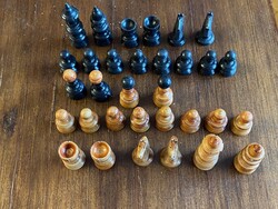 Régi,kézműves sakk készlet fa bábukkal,táblával. A 40-es évekből.A szett hiánytalan.