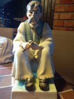 Szalonnázó paraszt Zsolnay porcelán