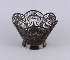 1V801 Régi ezüstözött fém filigrán kis kosár 7.5 x 11.5 cm