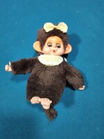 Aranyos Monchhichi Jellegű Majom (18cm) - Sárga Masnival és Előkével, Csukódó Szemekkel!