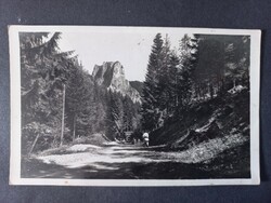 Régi képeslap Gyilkos-tó környéke - Oltárkő - Oldtimer az úton