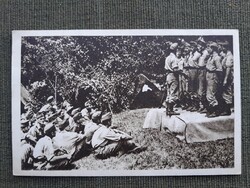 Katonák kikapcsolódnak
