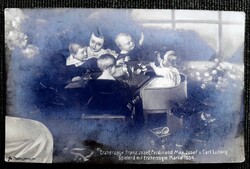 Ferenc József kiskorában asztaltársaival