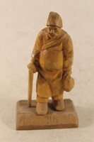 Szignált kézzel faragott faszobor 905