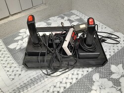 Régi retro TV játék joystikokkal