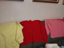 Kézzel kötött pulcsik