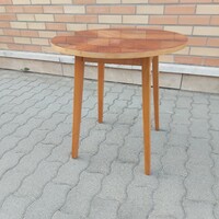 Retro kerek dohányzóasztal