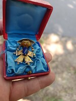 18 K arany bross, Bécsi fémjelzett, Lápislazurival.