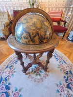 Földgömb italtartó