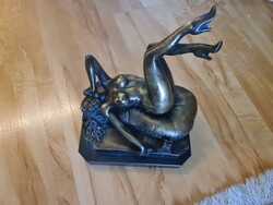 Eladó bronzhatású erotikus női szobor – vintage stílusban