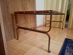 122 cm.-es , Art deco?  vagy iparművészeti kovácsoltvas dohányzóasztal