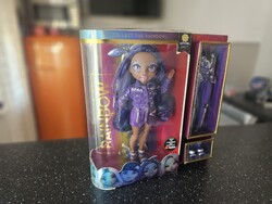 Rainbow High Krystal Bailey – Vitrinből!