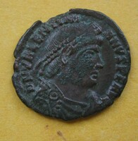 Római kisbronz Valentinianus Angyalos hátlap (G2)