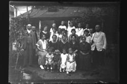 Régi üvegnegativ 12x9cm Nagy családi portré fotó (kb. 1925–1935)