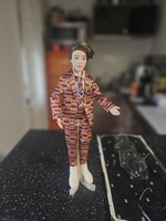 KPOP BTS Jimin Figura – Egyedi Tartóval