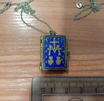 Bronz könyvecske nyaklánc - mini keresztút fém könyv, ezüst lánccal