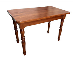 Stíl dohányzóasztal cseresznyefából