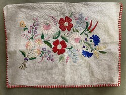 Hímzett  párna huzat 55 X 40 cm.