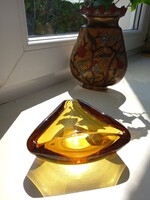 Amberina stílusú kézműves üvegtál – Murano típusú art glass ritkaság (11 cm)