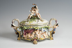 Capodimonte fedeles doboz plasztikus figurákkal