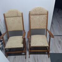 Összecsukható praktikus kis retro vagy antik hintaszék